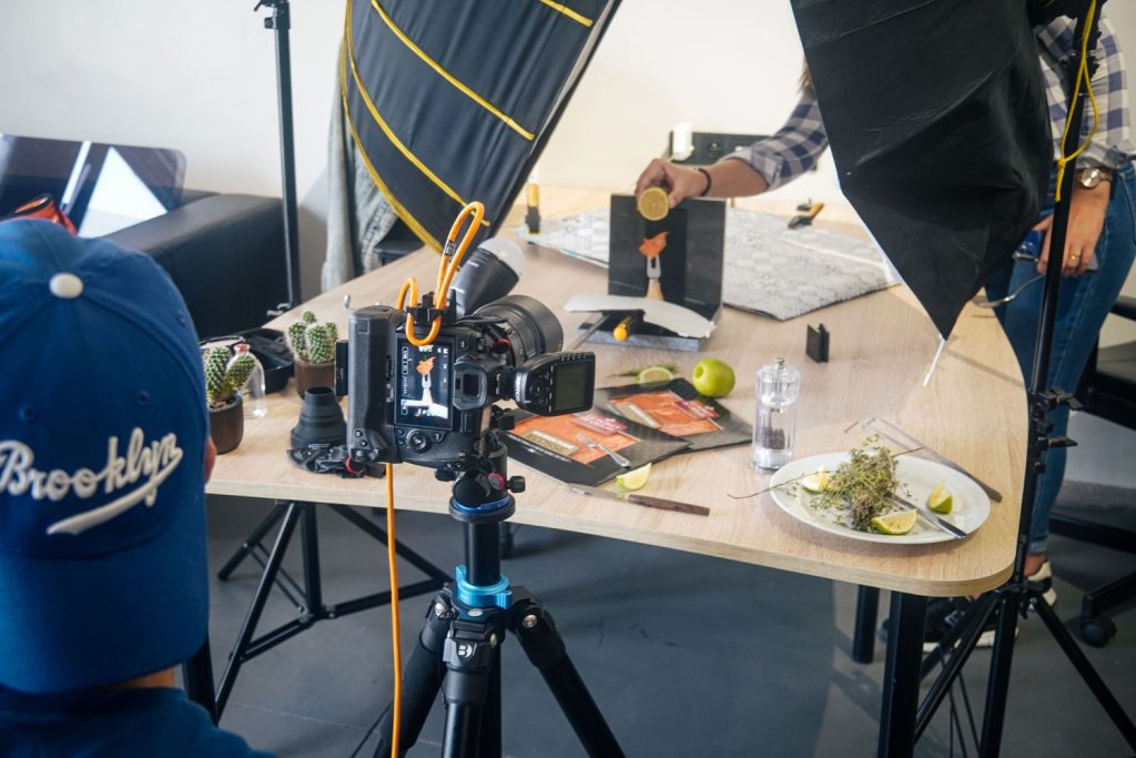 Culinary photography scene in the studio: Packtory® highlights your products with quality packshots.